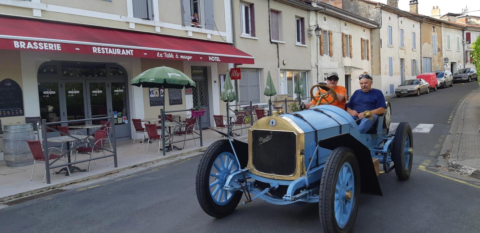 Logis Hotel Du Champ De Foire Saint-Aulaye-Puymangou ภายนอก รูปภาพ