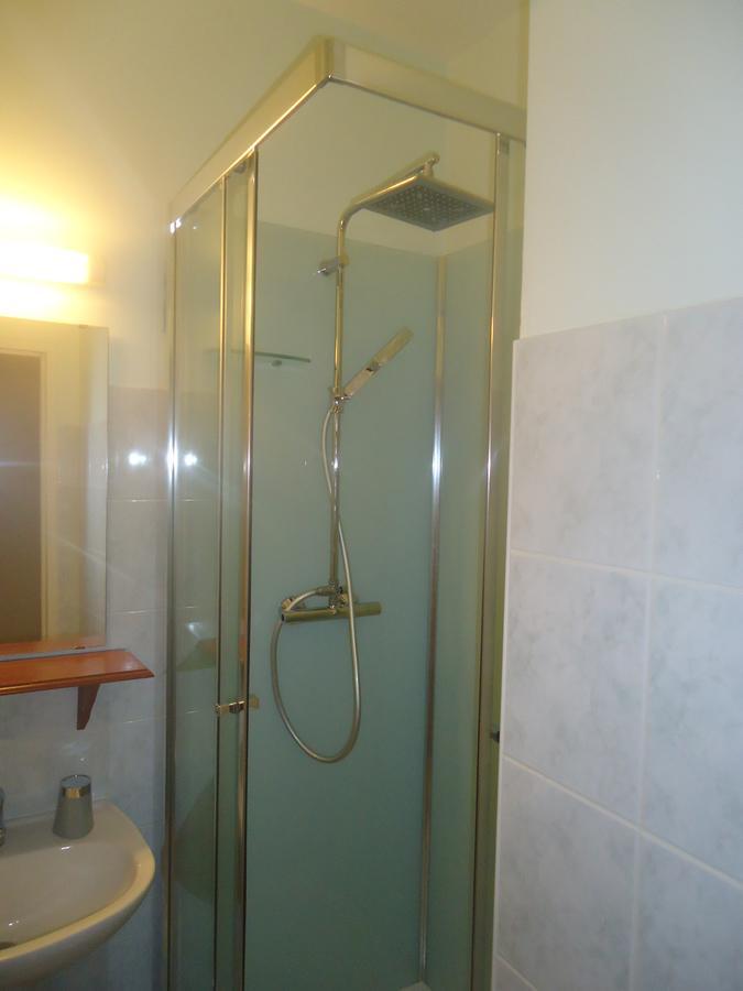 Logis Hotel Du Champ De Foire Saint-Aulaye-Puymangou ภายนอก รูปภาพ