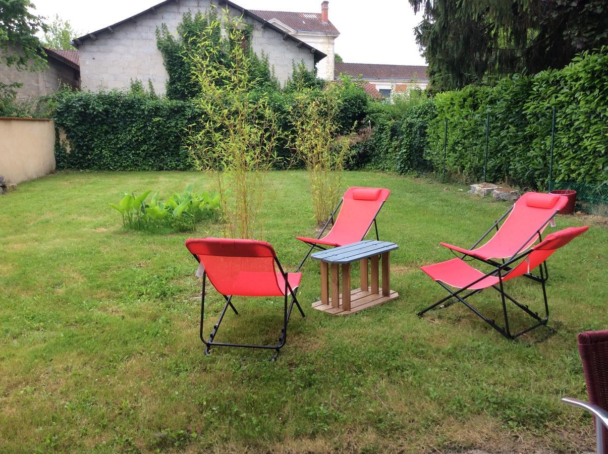 Logis Hotel Du Champ De Foire Saint-Aulaye-Puymangou ภายนอก รูปภาพ